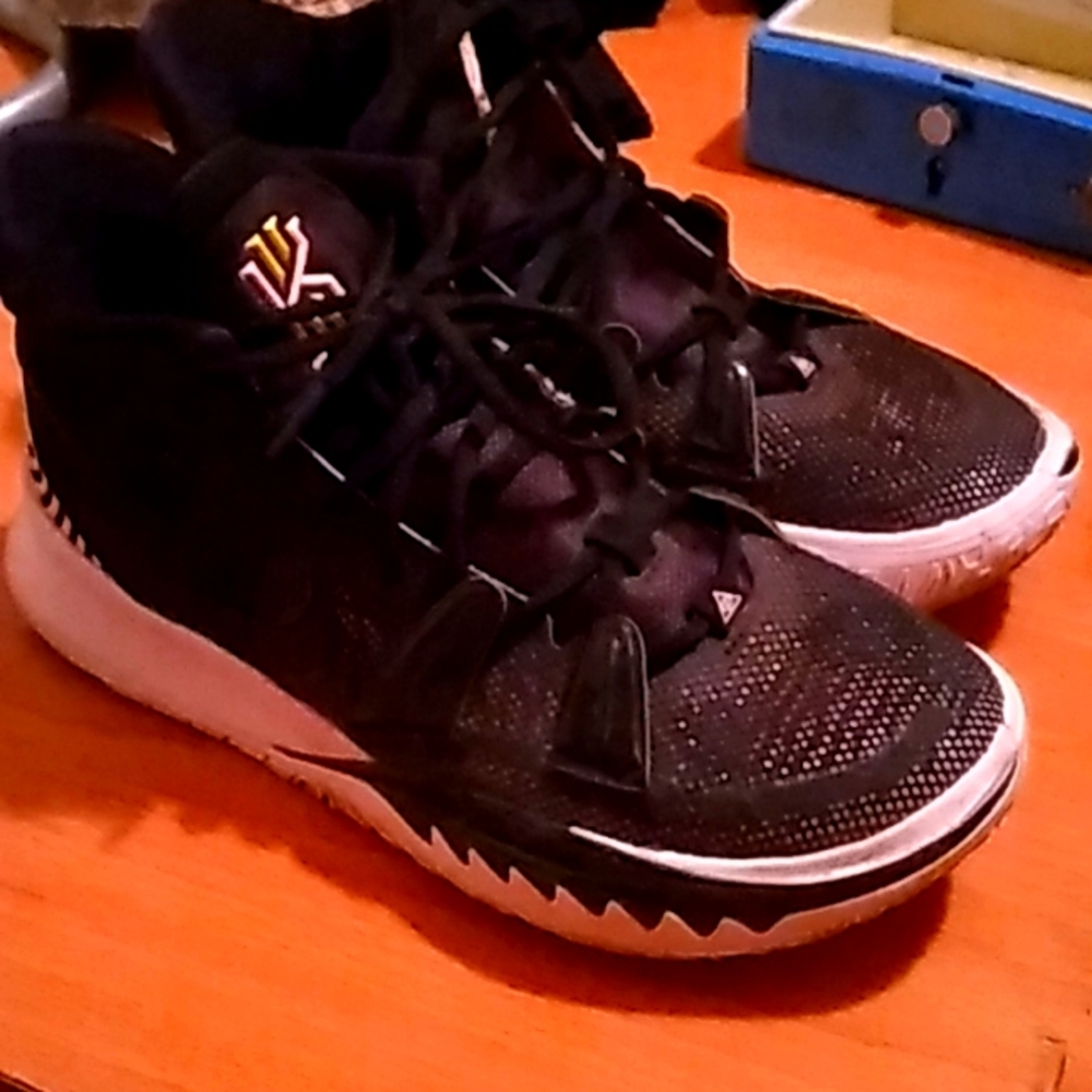 Shoes(kyries)